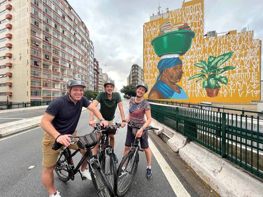 São Paulo: Downtown Historical Bike Tour - Copan Building and São Paulo’s modernist side