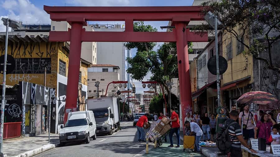 São Paulo: Liberdade Street Food Tour - Japanese Pastel and Sugarcane Juice