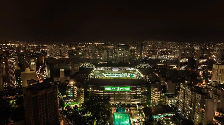 São Paulo: Nightlife Extravaganza Tour with Rooftop Bars - Dancing at a local nightclub