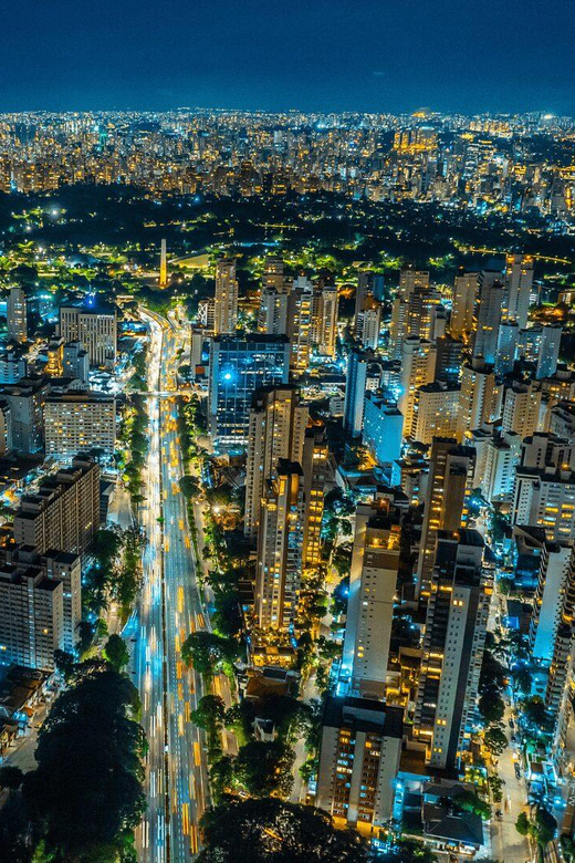 São Paulo: Nightlife Extravaganza Tour with Rooftop Bars - Street food when the night gets hungry