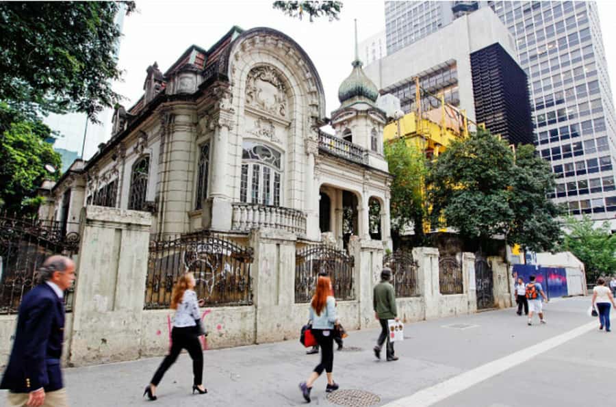 São Paulo: Paulista Avenue Walking Tour - Gazeta Building, Rocha Azevedo, and a historic residence