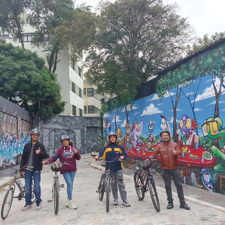 São Paulo: Street Art Bike Tour - Paulista Avenue, Casa das Rosas, and Trianon Park