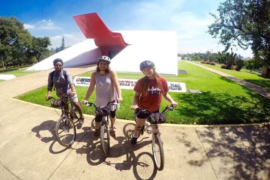 Sao Paulo: The Coolest Urban Scenes Bike Tour - Fitness, safety, and the rain-or-shine rule