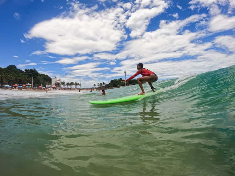 Surf lessons with local instructors in Copacabana/ipanema! - Learning how to handle the break