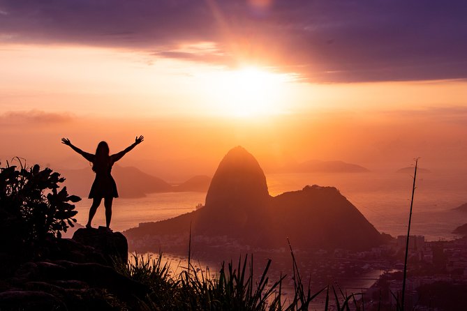 Tour to Mirante Dona Marta at sunrise with guide and photos! - Cloudy mornings, rainy cancellations, and timing risk