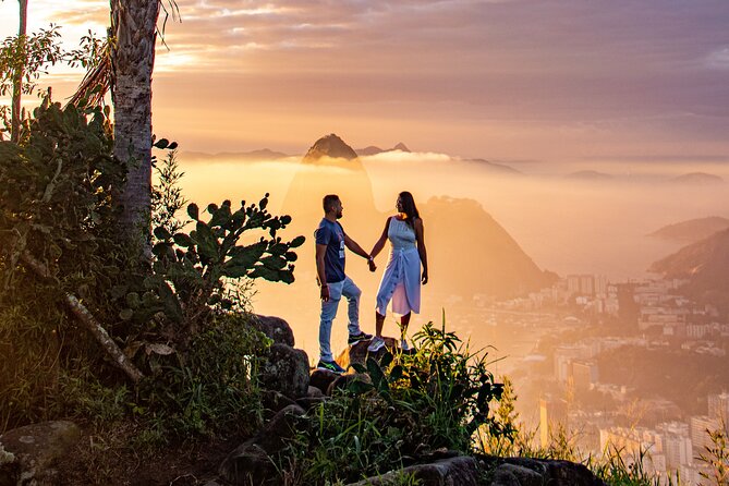 Tour to Mirante Dona Marta at sunrise with guide and photos! - What you do at the viewpoint